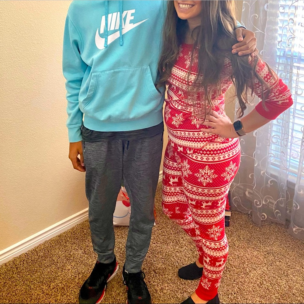OldNavy Christmas pj set in red and white